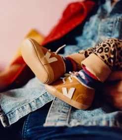BABY FURED SUEDE CAMEL PIERRE<VEJA Online