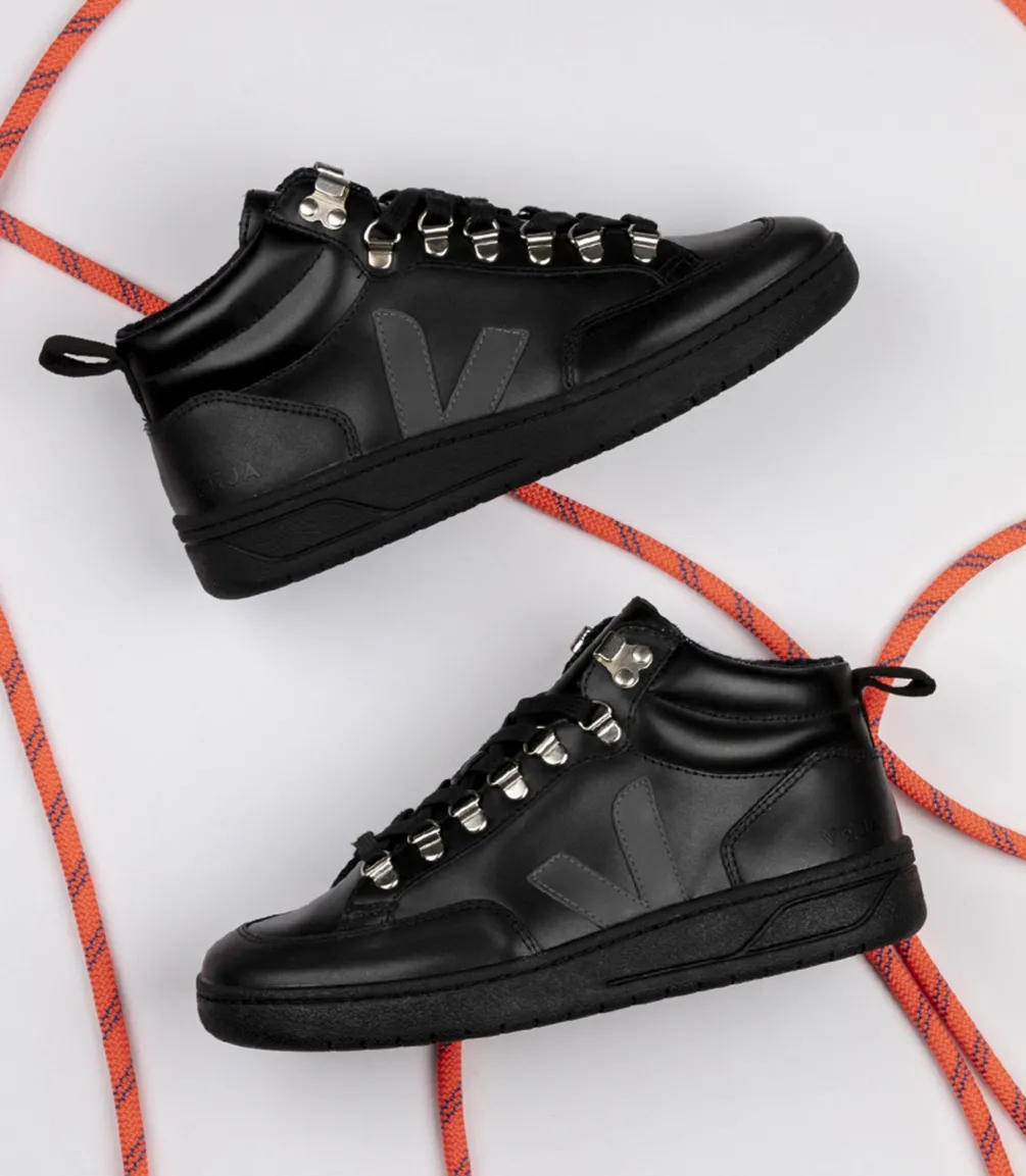 RORAIMA LEATHER BLACK GRAFITE BLACK SOLE<VEJA New