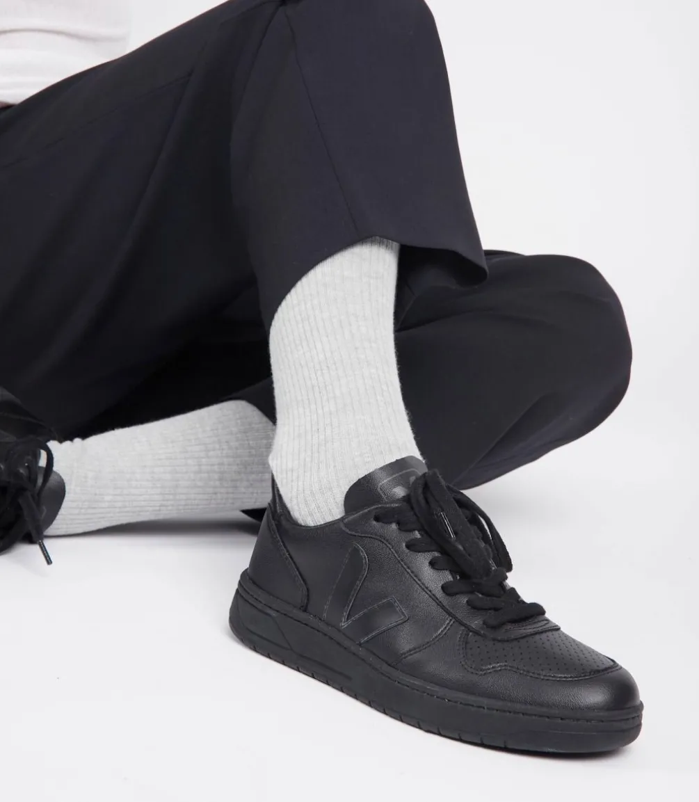 V-10 CWL BLACK BLACK SOLE<VEJA Outlet