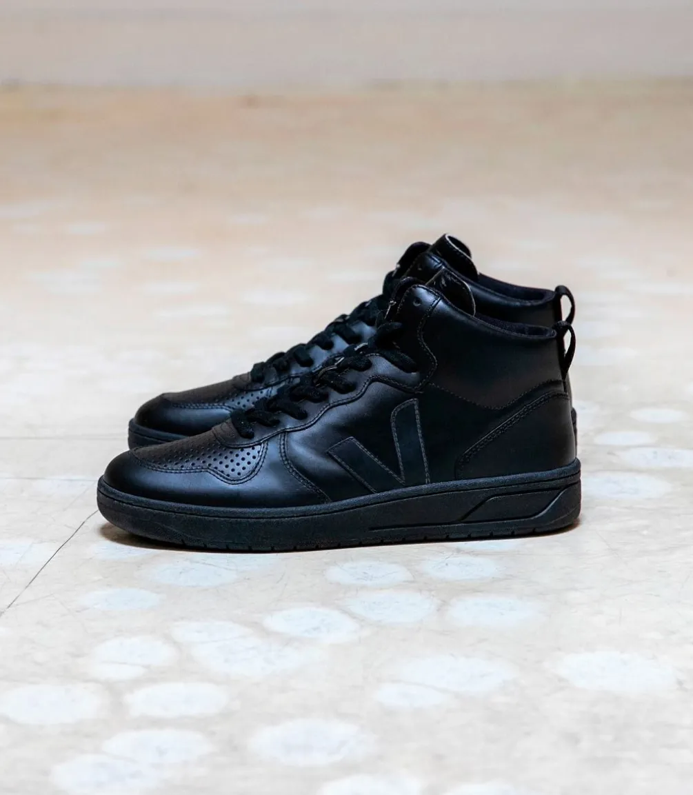 V-15 CWL FULL BLACK<VEJA Hot