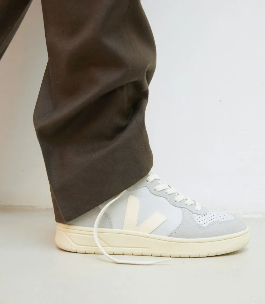 V-15 LEATHER PEARL CASHEW<VEJA Online