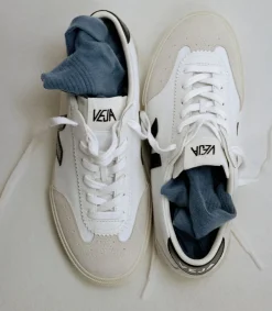 VOLLEY CANVAS WHITE BLACK<VEJA New